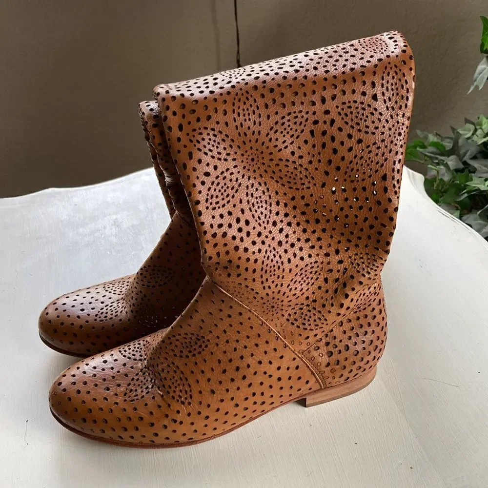 PAOLA FRANI Perforated Tall Leather Boots Made in Italy Size 6 EUC